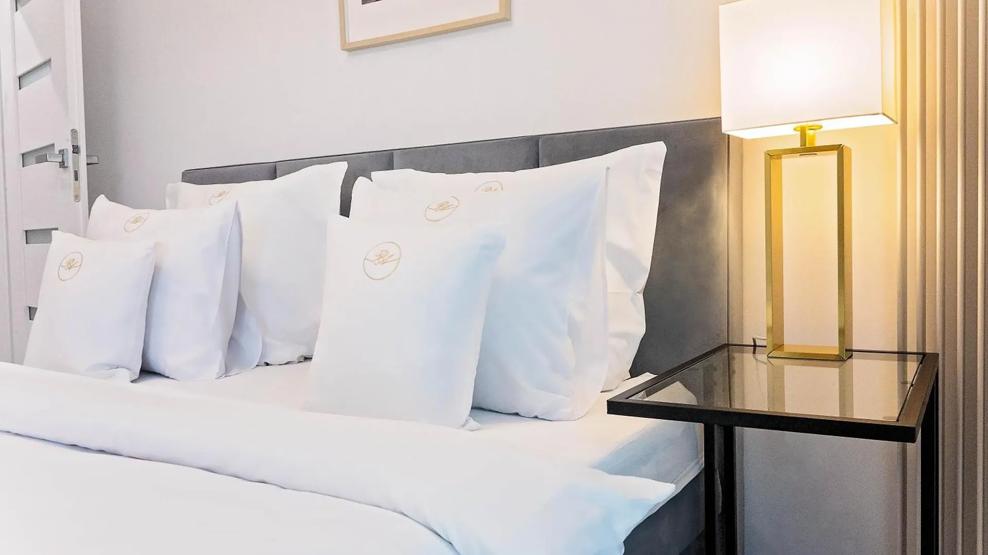 3 Rooms In Mennica Residence Varsóvia